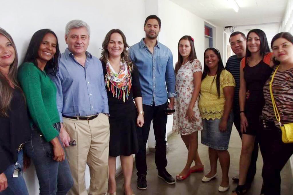 FOTO 07-Prof-Joaquim-Alcoforado-com-equipe do-Polo-Alagoas-e-futuros-educadores-do-município-de-Anadia