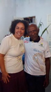 A atividade contou com a participação ativa das duas turmas, especialmente do educando Antônio Gomes, de 88 anos (na foto, ao lado de Mariana Galvão), que falou sobre a importância do Projeto MOVA-Brasil no assentamento