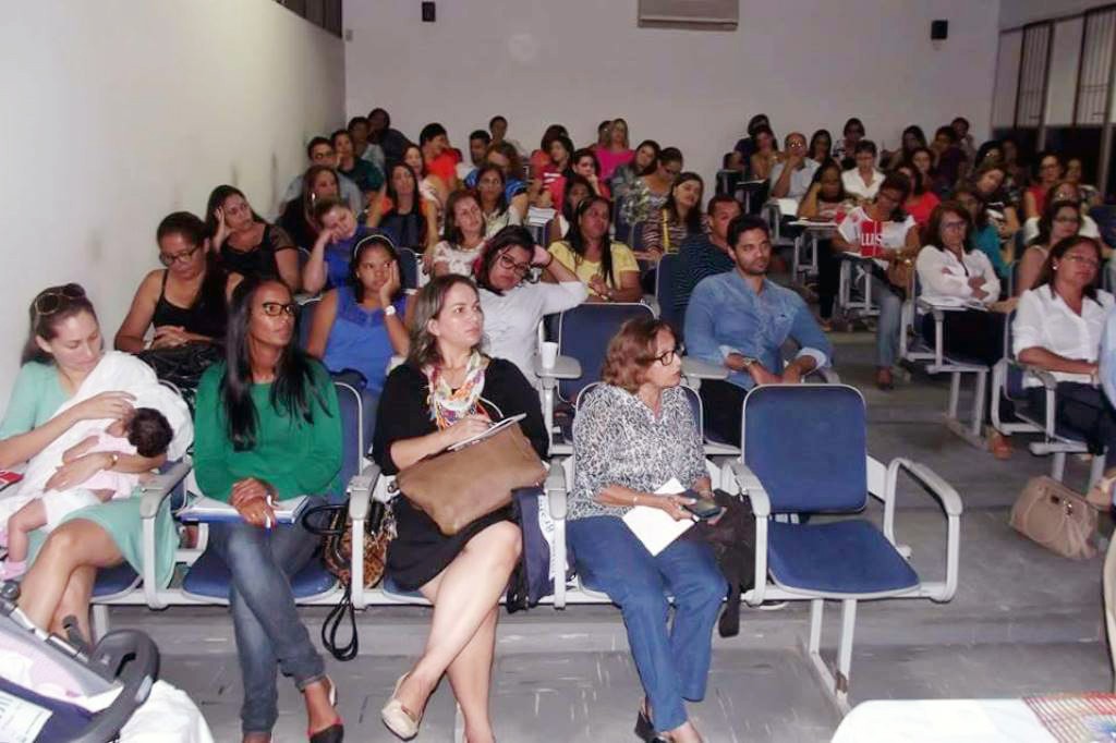 FOTO-06-Plenária-durante-evento