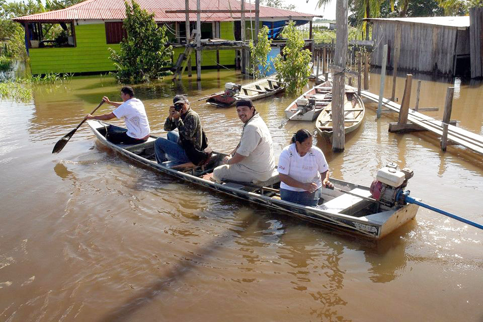 articulador social realizando visita a casa dos educandos