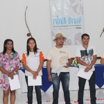 Entrega dos certificados aos educandos pelos coordenadores locais. Da esquerda para direita, Vera Peixoto, Jaildes Lima, Juliana Santos, Juarez Paz, José Raimundo, coordenadora