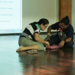 Participantes jogando Mancala .