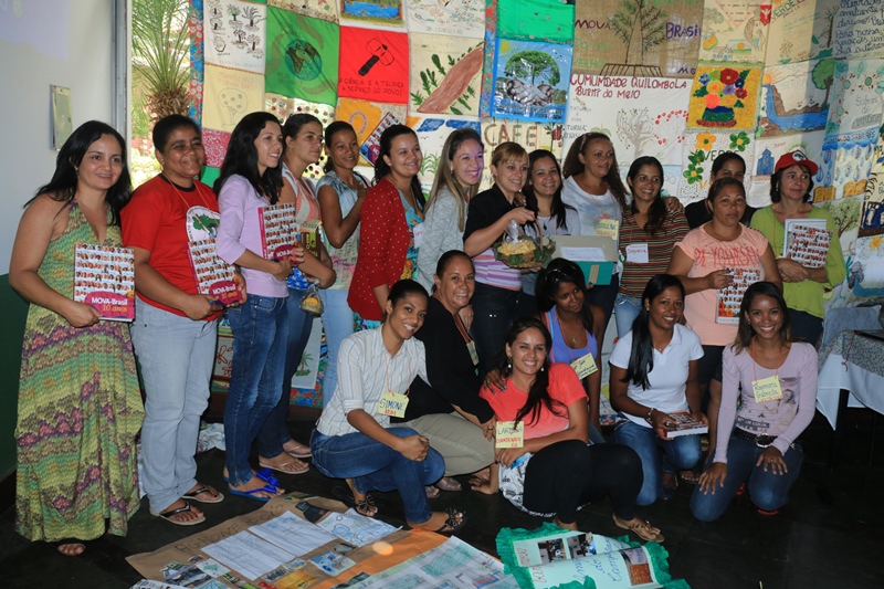 Monitores do Núcleo Vale do Jequitinhonha – Sarzedo (2014) durante o lançamento do livro "MOVA Brasil 10 anos: Movimento de Alfabetização de Jovens e Adultos'"