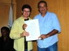 José Genivaldo da Silva recebendo a Moção, de João Moraes