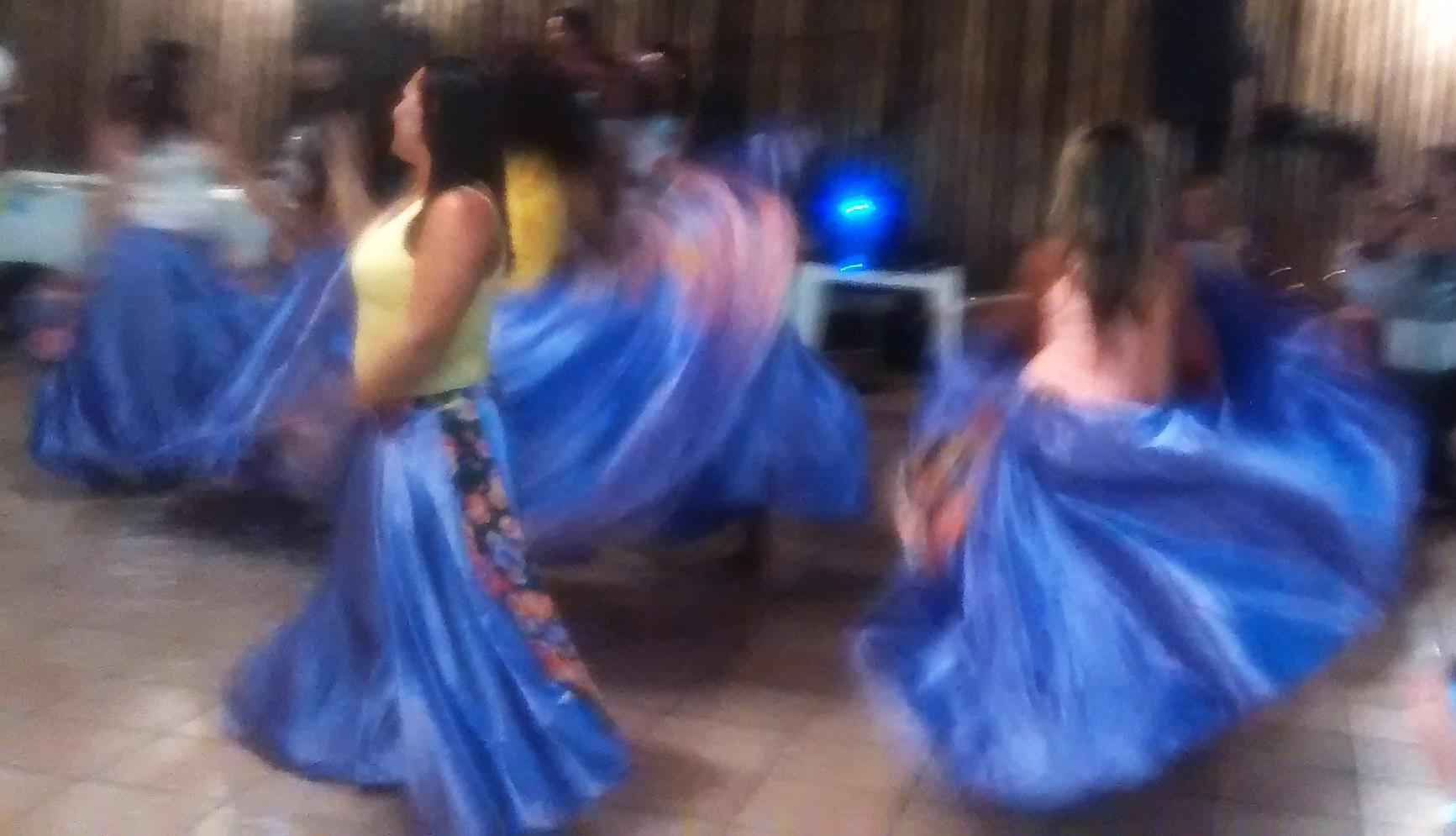 Apresentação de dança na Noite Cultural.
