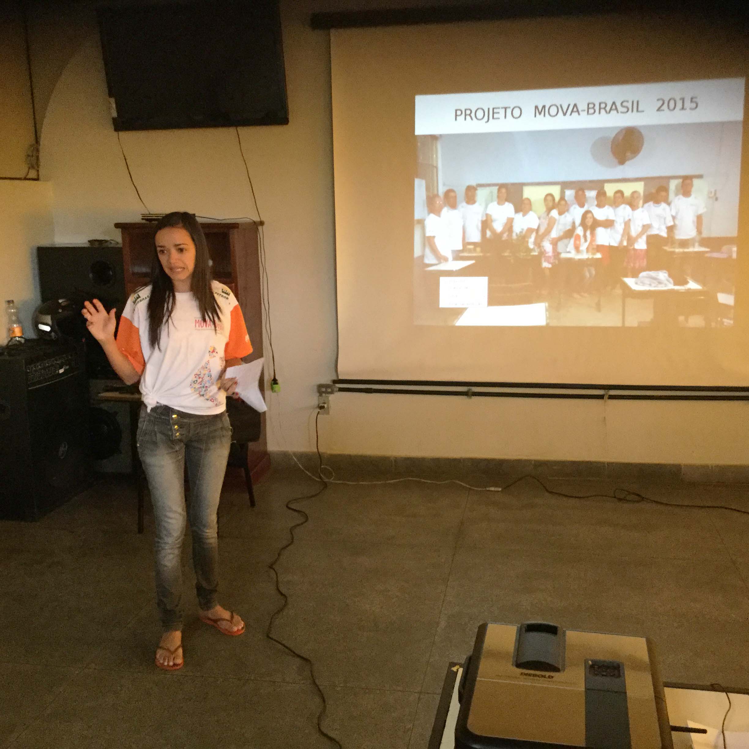 Apresentação de Nayara no Seminário de Práticas.