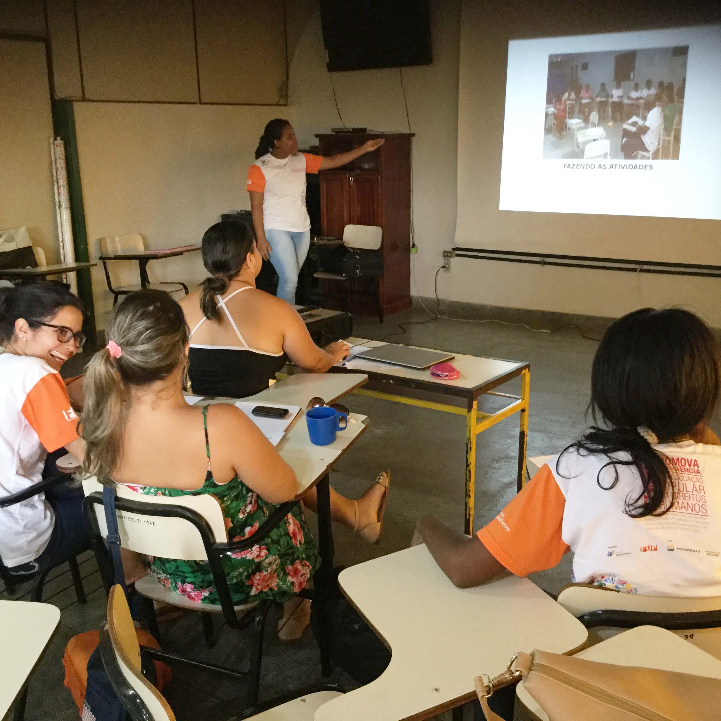 Apresentação de Sonimara no Seminário de Práticas.