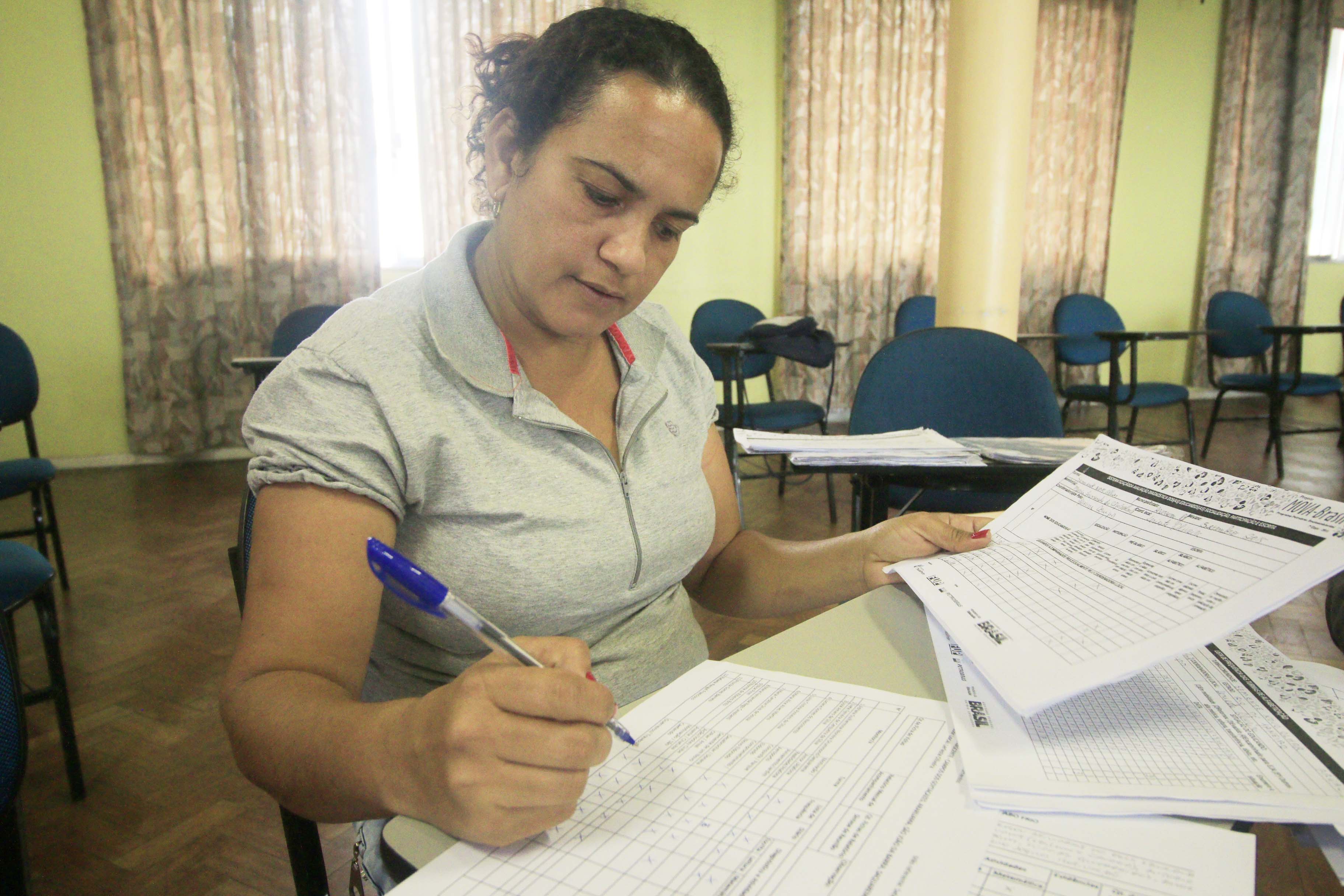 Coordenadores analisando Instrumentais.